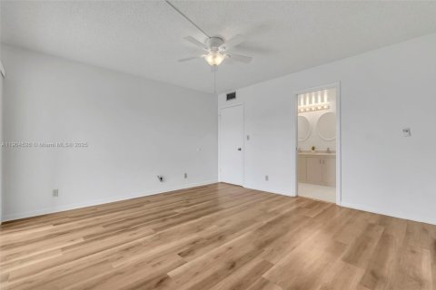 Copropriété à vendre à Coconut Creek, Floride: 2 chambres, 107.4 m2 № 1956259 - photo 8