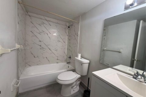 Condominio en venta en Miami, Florida, 1 dormitorio, 79.34 m2 № 1888956 - foto 6