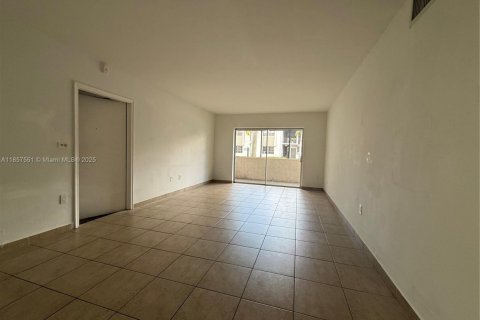 Condominio en venta en Miami, Florida, 1 dormitorio, 79.34 m2 № 1888956 - foto 1
