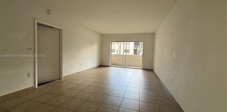 Condominio en Miami, Florida, 1 dormitorio  № 1888956