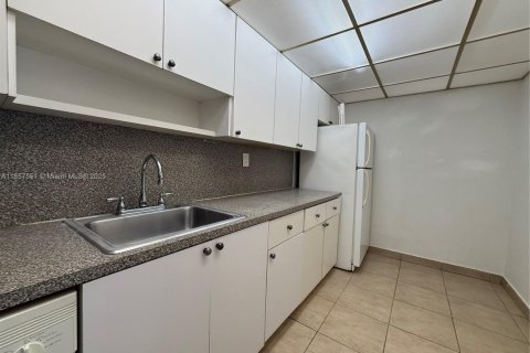 Condominio en venta en Miami, Florida, 1 dormitorio, 79.34 m2 № 1888956 - foto 2