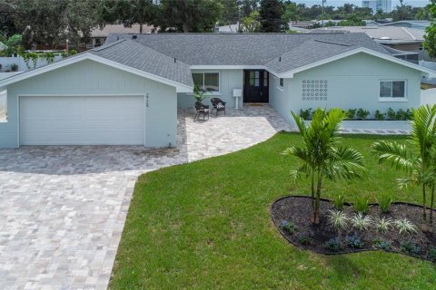 Casa en venta en Saint Petersburg, Florida, 3 dormitorios, 178.19 m2 № 1914779 - foto 2