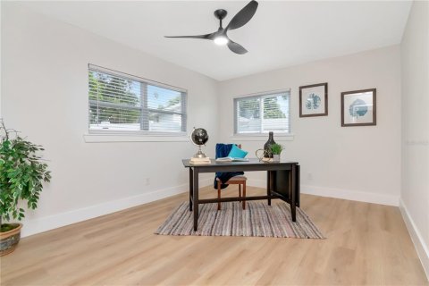 Casa en venta en Saint Petersburg, Florida, 3 dormitorios, 178.19 m2 № 1914779 - foto 23