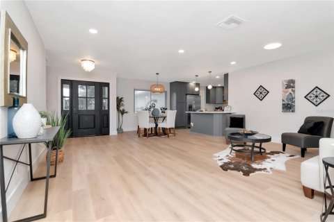 Casa en venta en Saint Petersburg, Florida, 3 dormitorios, 178.19 m2 № 1914779 - foto 8