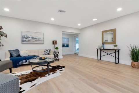 Casa en venta en Saint Petersburg, Florida, 3 dormitorios, 178.19 m2 № 1914779 - foto 7