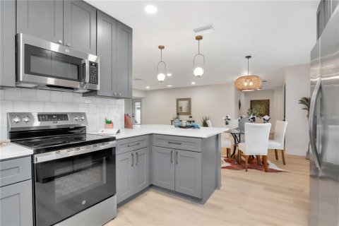 Casa en venta en Saint Petersburg, Florida, 3 dormitorios, 178.19 m2 № 1914779 - foto 14