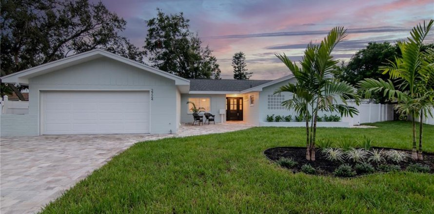 Villa ou maison à Saint Petersburg, Floride 3 chambres, 178.19 m2 № 1914779