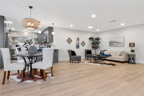 Casa en venta en Saint Petersburg, Florida, 3 dormitorios, 178.19 m2 № 1914779 - foto 5