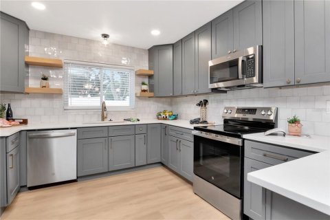 Casa en venta en Saint Petersburg, Florida, 3 dormitorios, 178.19 m2 № 1914779 - foto 13