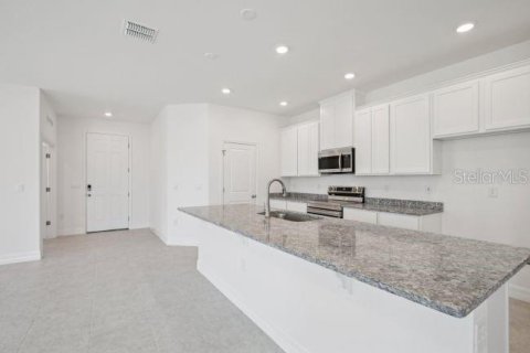 House in Punta Gorda, Florida 3 bedrooms, 191.94 sq.m. № 2342761 - photo 7