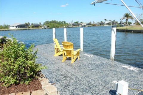 House in Port Charlotte, Florida 3 bedrooms, 271.27 sq.m. № 1631594 - photo 2