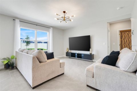 House in Haines City, Florida 5 bedrooms, 250.46 sq.m. № 1879443 - photo 6