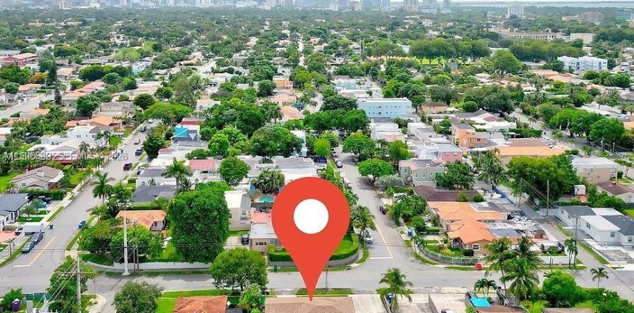 Коммерческая недвижимость в Майами, Флорида 229.47м2 № 2058426