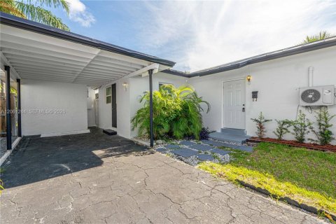 Casa en venta en Fort Lauderdale, Florida, 3 dormitorios № 2185578 - foto 6