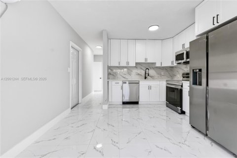 Casa en venta en Fort Lauderdale, Florida, 3 dormitorios № 2185578 - foto 11