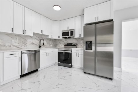 Casa en venta en Fort Lauderdale, Florida, 3 dormitorios № 2185578 - foto 8