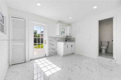 Casa en venta en Fort Lauderdale, Florida, 3 dormitorios № 2185578 - foto 27