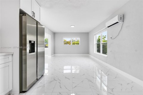 Casa en venta en Fort Lauderdale, Florida, 3 dormitorios № 2185578 - foto 9