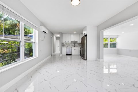 Casa en venta en Fort Lauderdale, Florida, 3 dormitorios № 2185578 - foto 10