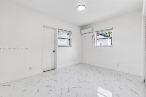 Casa en venta en Fort Lauderdale, Florida, 3 dormitorios № 2185578 - foto 22