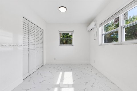 Casa en venta en Fort Lauderdale, Florida, 3 dormitorios № 2185578 - foto 20