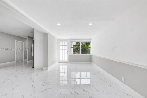 Casa en venta en Fort Lauderdale, Florida, 3 dormitorios № 2185578 - foto 14