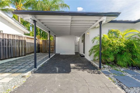 Casa en venta en Fort Lauderdale, Florida, 3 dormitorios № 2185578 - foto 3