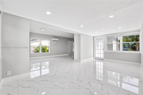 Casa en venta en Fort Lauderdale, Florida, 3 dormitorios № 2185578 - foto 12