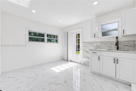 Casa en venta en Fort Lauderdale, Florida, 3 dormitorios № 2185578 - foto 28