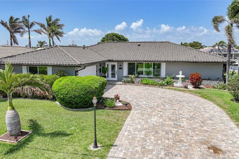 Villa ou maison à vendre à Punta Gorda, Floride: 3 chambres, 214.05 m2 № 1624672 - photo 1