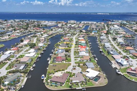 Villa ou maison à vendre à Punta Gorda, Floride: 3 chambres, 214.05 m2 № 1624672 - photo 5