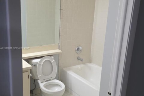 Снять в аренду кондоминиум в Маргит, Флорида 2 спальни, 2253.34м2, № 1988122 - фото 6