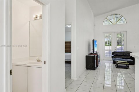 Villa ou maison à vendre à Pembroke Pines, Floride: 3 chambres, 200.11 m2 № 1994768 - photo 17