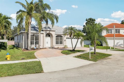 Villa ou maison à vendre à Pembroke Pines, Floride: 3 chambres, 200.11 m2 № 1994768 - photo 2