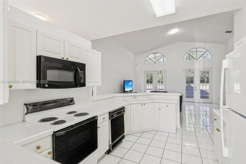 Villa ou maison à vendre à Pembroke Pines, Floride: 3 chambres, 200.11 m2 № 1994768 - photo 23