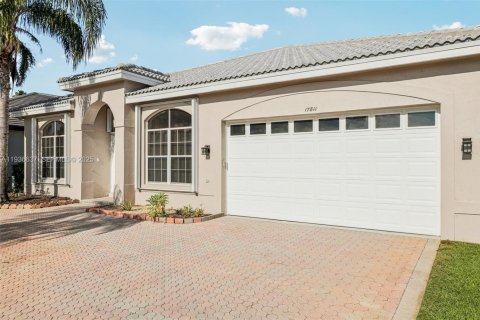 Villa ou maison à vendre à Pembroke Pines, Floride: 3 chambres, 200.11 m2 № 1994768 - photo 4