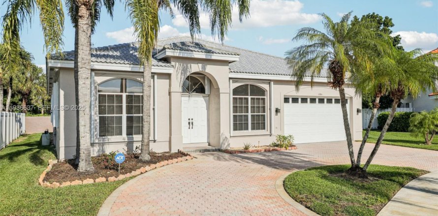 Villa ou maison à Pembroke Pines, Floride 3 chambres, 200.11 m2 № 1994768