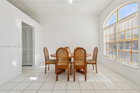 Villa ou maison à vendre à Pembroke Pines, Floride: 3 chambres, 200.11 m2 № 1994768 - photo 12