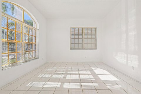 Villa ou maison à vendre à Pembroke Pines, Floride: 3 chambres, 200.11 m2 № 1994768 - photo 8