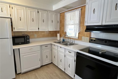 Снять в аренду квартиру в Сент-Питерсберг, Флорида 3 комнаты, 77.29м2, № 2142169 - фото 4