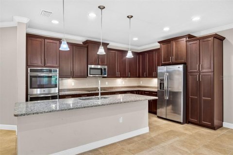 Townhouse in Tampa, Florida 4 bedrooms, 226.03 sq.m. № 2384104 - photo 5