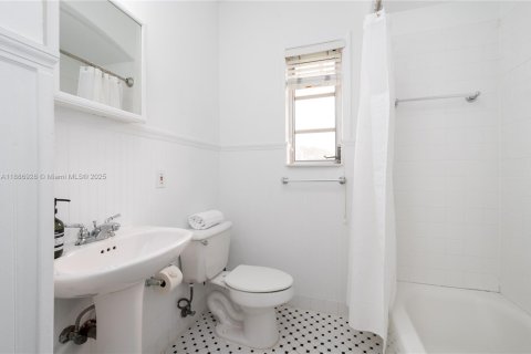 Villa ou maison à louer à Miami, Floride: 3 chambres, 176.24 m2 № 2169636 - photo 20
