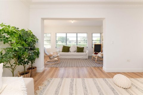 Villa ou maison à louer à Miami, Floride: 3 chambres, 176.24 m2 № 2169636 - photo 15