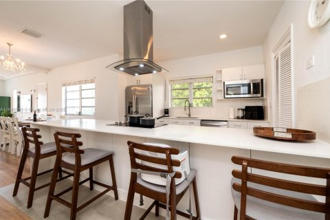 Villa ou maison à louer à Miami, Floride: 3 chambres, 176.24 m2 № 2169636 - photo 4