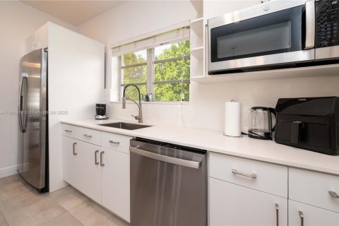 Villa ou maison à louer à Miami, Floride: 3 chambres, 176.24 m2 № 2169636 - photo 5