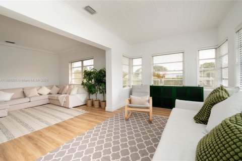 Villa ou maison à louer à Miami, Floride: 3 chambres, 176.24 m2 № 2169636 - photo 11