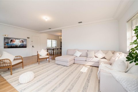 Villa ou maison à louer à Miami, Floride: 3 chambres, 176.24 m2 № 2169636 - photo 14