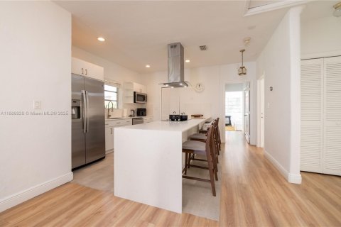 Villa ou maison à louer à Miami, Floride: 3 chambres, 176.24 m2 № 2169636 - photo 3