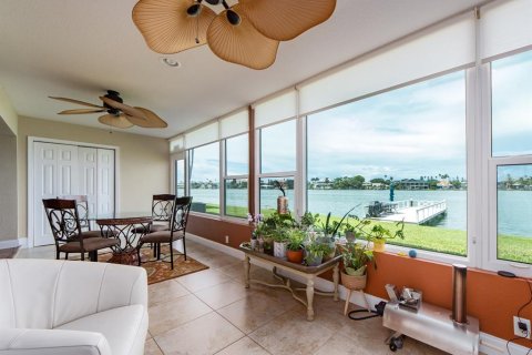 Condo in Clearwater, Florida, 2 bedrooms № 2369536 - photo 8