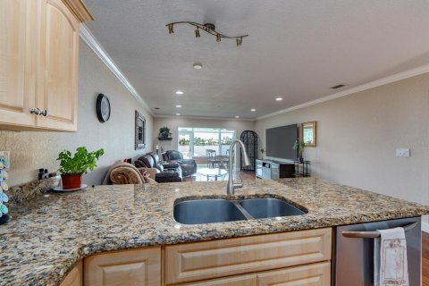 Condo in Clearwater, Florida, 2 bedrooms № 2369536 - photo 13